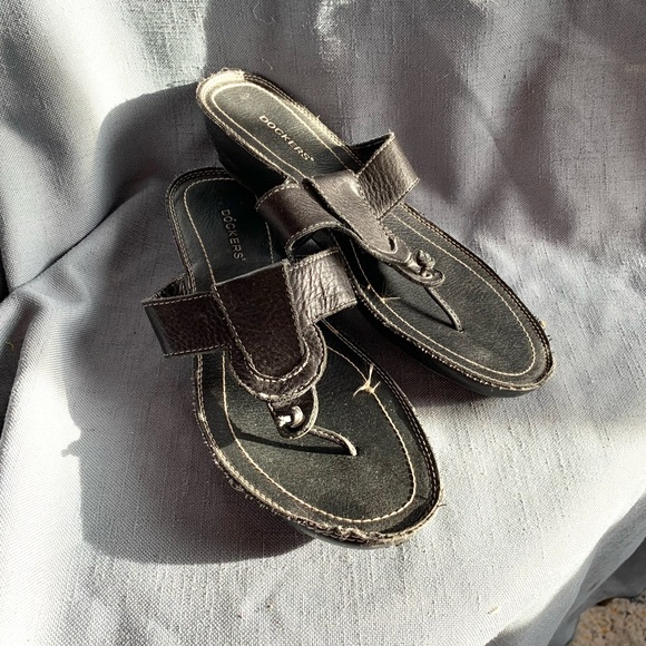 Dockers soft black leather flip flops size 7 - Picture 2 of 6